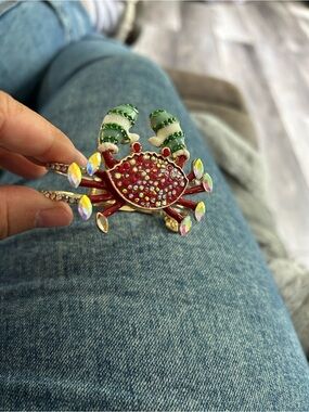 BETSY JOHNSON-Crystal Crab Statement Brooch - Red & Green